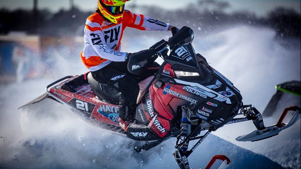 Технические советы от AMSOIL: замена масла в картере цепной передачи снегохода